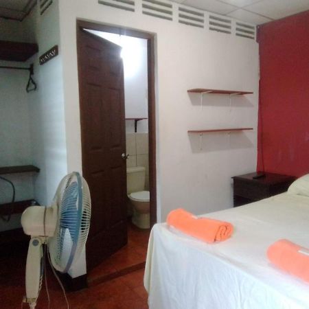 Hostal El Jardin León Kültér fotó